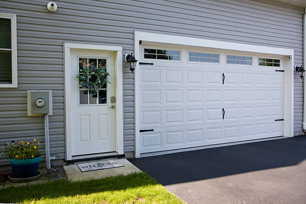24/7 Emergency Garage Door Panel Replacement experts in Martin County County, IN
